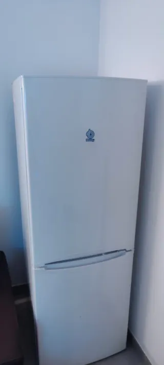 Nevera con congelador blanca.Marca Balay.