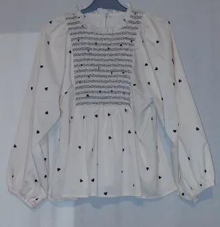 Blusa Nido Abeja estampado Corazones ,Talla S