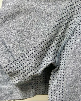 Conjunto deportivo gris