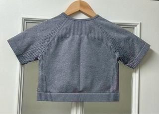 Conjunto deportivo gris