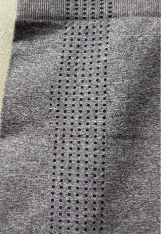 Conjunto deportivo gris
