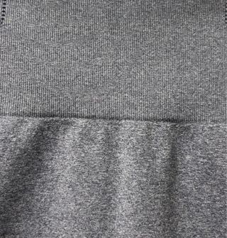 Conjunto deportivo gris