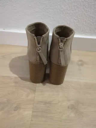 Botines beige tacón