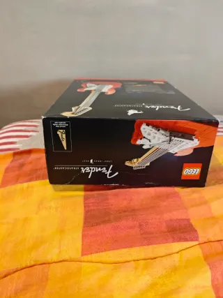 LEGO 21329 Fender Stratocaster