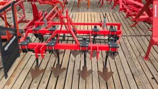 Cultivador 9 brazos y rodillo.