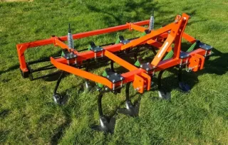 Cultivador 9 brazos y rodillo.