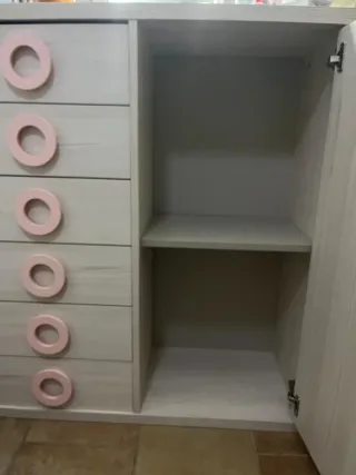 Cómoda juvenil con zapatero y tiradores circulares