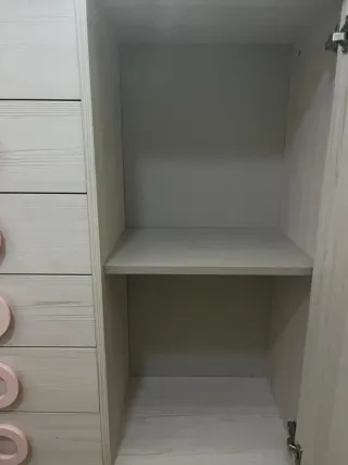 Cómoda juvenil con zapatero y tiradores circulares