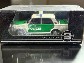 Coche de policía escala 1/18