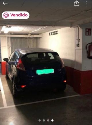 Se alquila raya de garaje para coche pequeño.