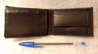 Cartera de cuero negra hecha a mano