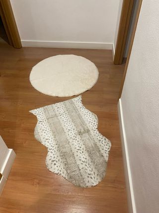 2 alfombras: redonda y animal print