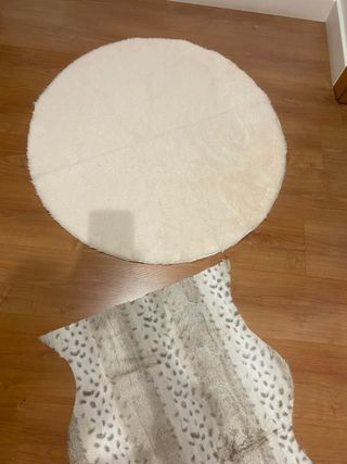 2 alfombras: redonda y animal print