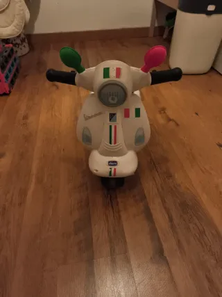 Correpasillos Vespa Chicco