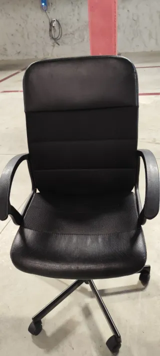 Silla de oficina negra