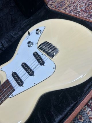 Guitarra Eléctrica Taylor Cuerpo Sólido