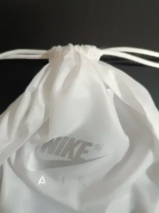 Bolsa Nike Air x Billie Eilish Blanca EXCLUSIVA