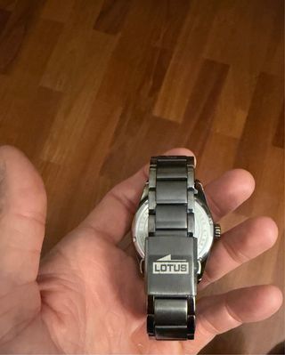Reloj Lotus Negro y Plateado