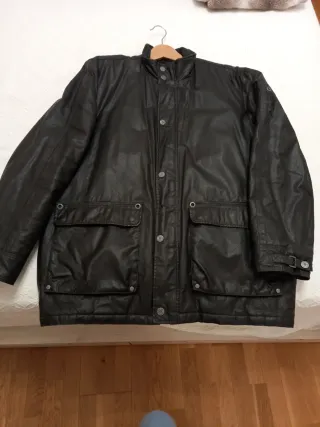 Cazadora negra, gris oscura