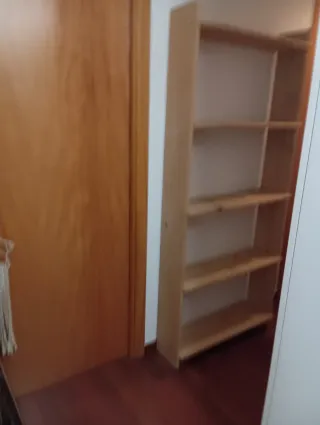 Estantería de madera natural solo estanteria