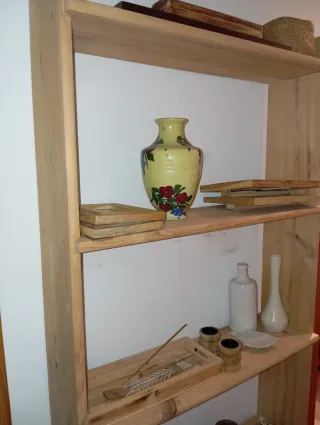 Estantería de madera natural solo estanteria