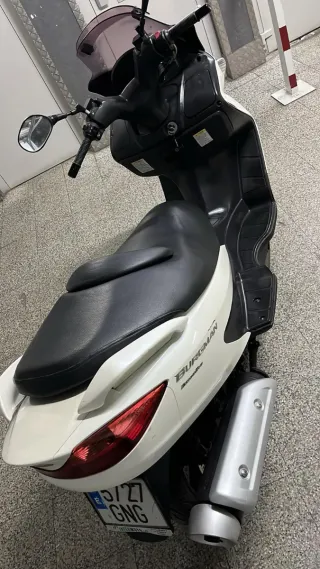 Suzuki Burgman 125 Blanca Executive