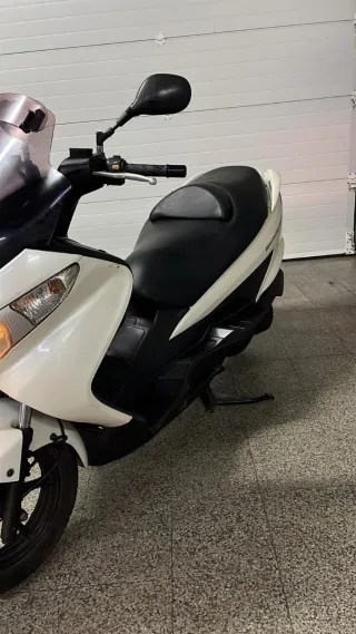Suzuki Burgman 125 Blanca Executive
