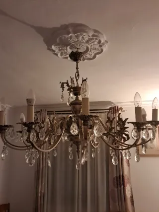 Lámpara de araña antigua dorada