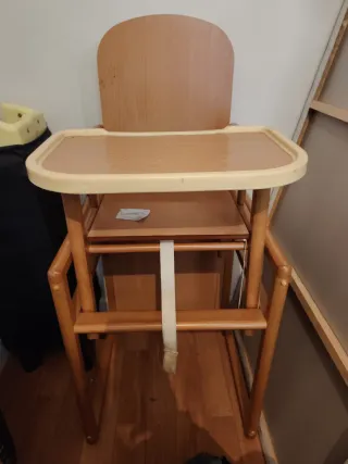 Trona infantil convertible en mesa y silla