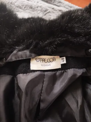 Abrigo negro talla 48 con cuello de pelo