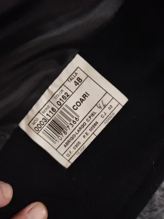 Abrigo negro talla 48 con cuello de pelo