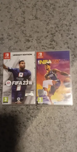 Nintendo Switch con scatola, custodia e 2 giochi