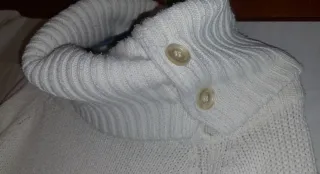 Jersey Sra. Bershka cuello vuelto Talla M