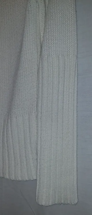 Jersey Sra. Bershka cuello vuelto Talla M