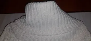 Jersey Sra. Bershka cuello vuelto Talla M