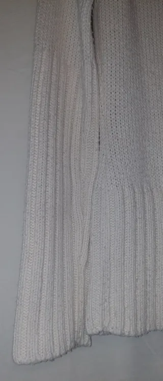 Jersey Sra. Bershka cuello vuelto Talla M