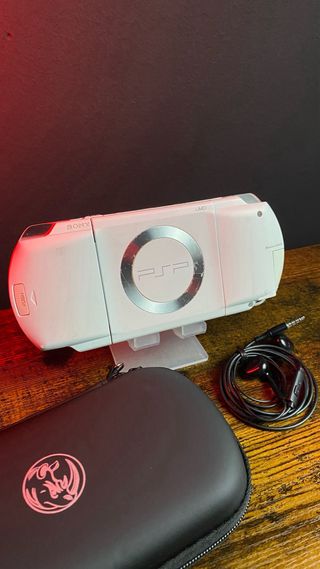 PSP 1004 Bianca + 128GB + Pacco Completo