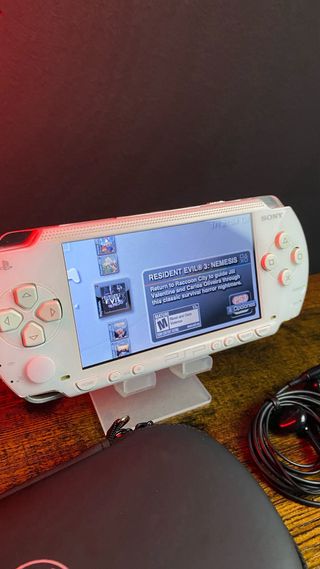 PSP 1004 Bianca + 128GB + Pacco Completo