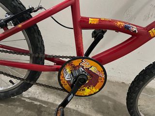 Bicicleta infantil roja