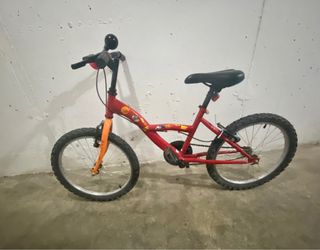 Bicicleta infantil roja