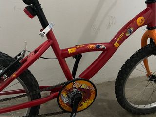 Bicicleta infantil roja