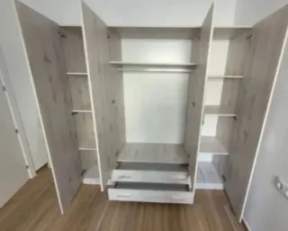 Armario modular madera beige y gris