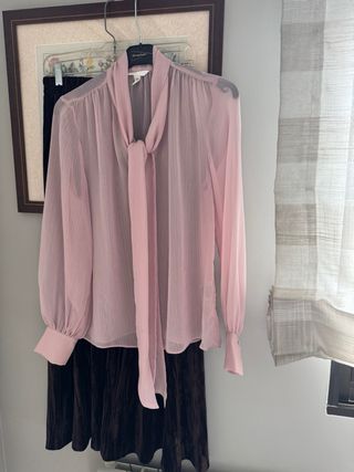 Blusa rosa con lazada
