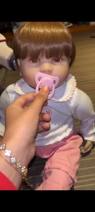 Muñeca de peluche con diseño de Año Nuevo