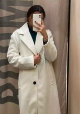 Abrigo Bershka blanco roto