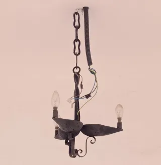 Lámpara rústica/antigua de forja.