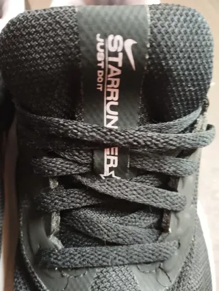 Zapatillas Nike Negras, Blancas y rosas. Poco uso.