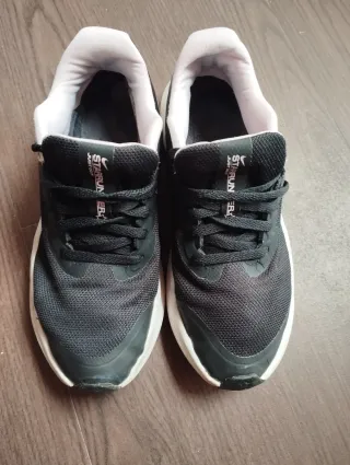 Zapatillas Nike Negras, Blancas y rosas. Poco uso.