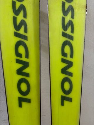 Lote esquí niño: esquís, bastones y casco