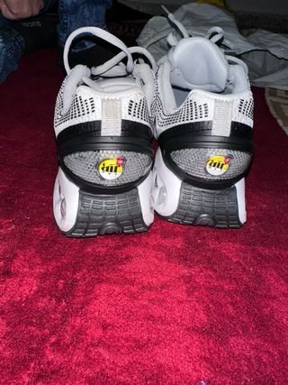 Zapatillas Nike Air Max grises y blancas